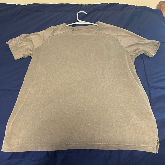 Alo Men’s T Shirt, Medium - Picture 3 of 3